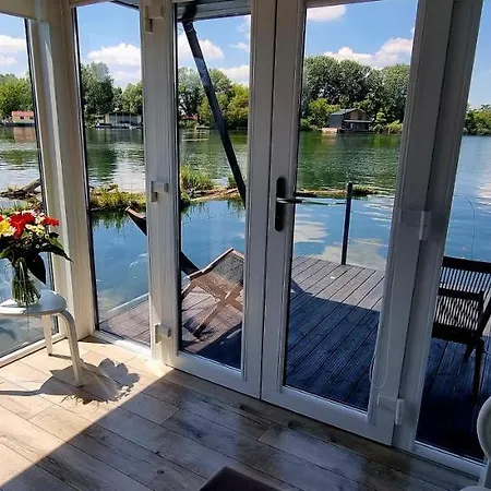 Hausboat Vlnka Apartment