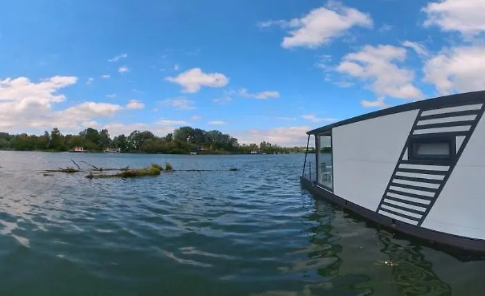 Hausboat Vlnka Apartmán