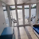 Hausboat Vlnka *