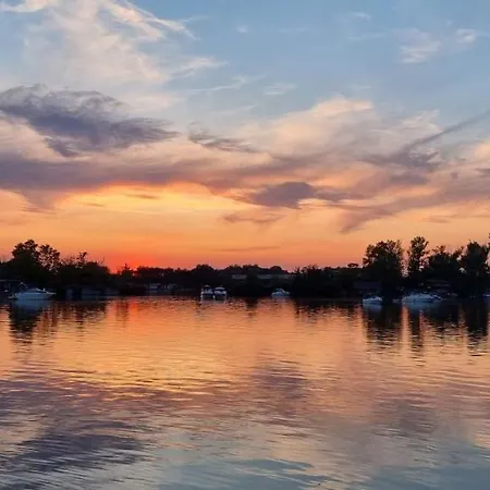 公寓 Hausboat Vlnka 布拉迪斯拉发