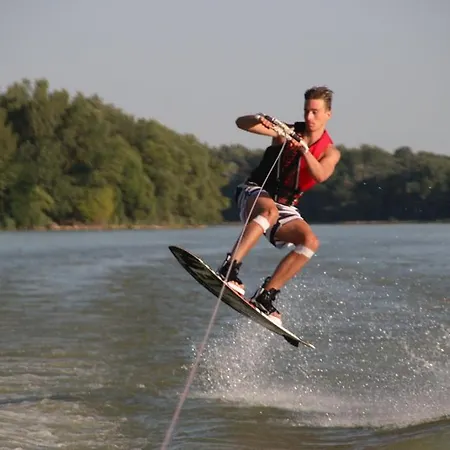 Hausboat Vlnka 公寓 *