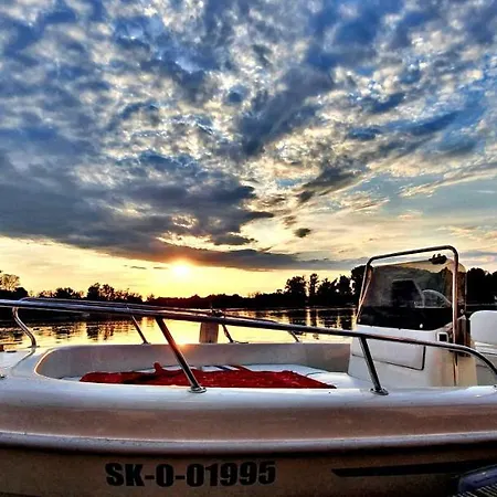 Hausboat Vlnka Апартаменти Братислава