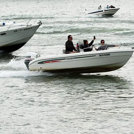 Hausboat Vlnka Апартаменти Братислава