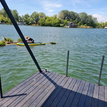 Hausboat Vlnka Апартаменти Братислава