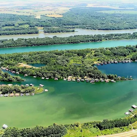 Hausboat Vlnka Апартаменти Братислава